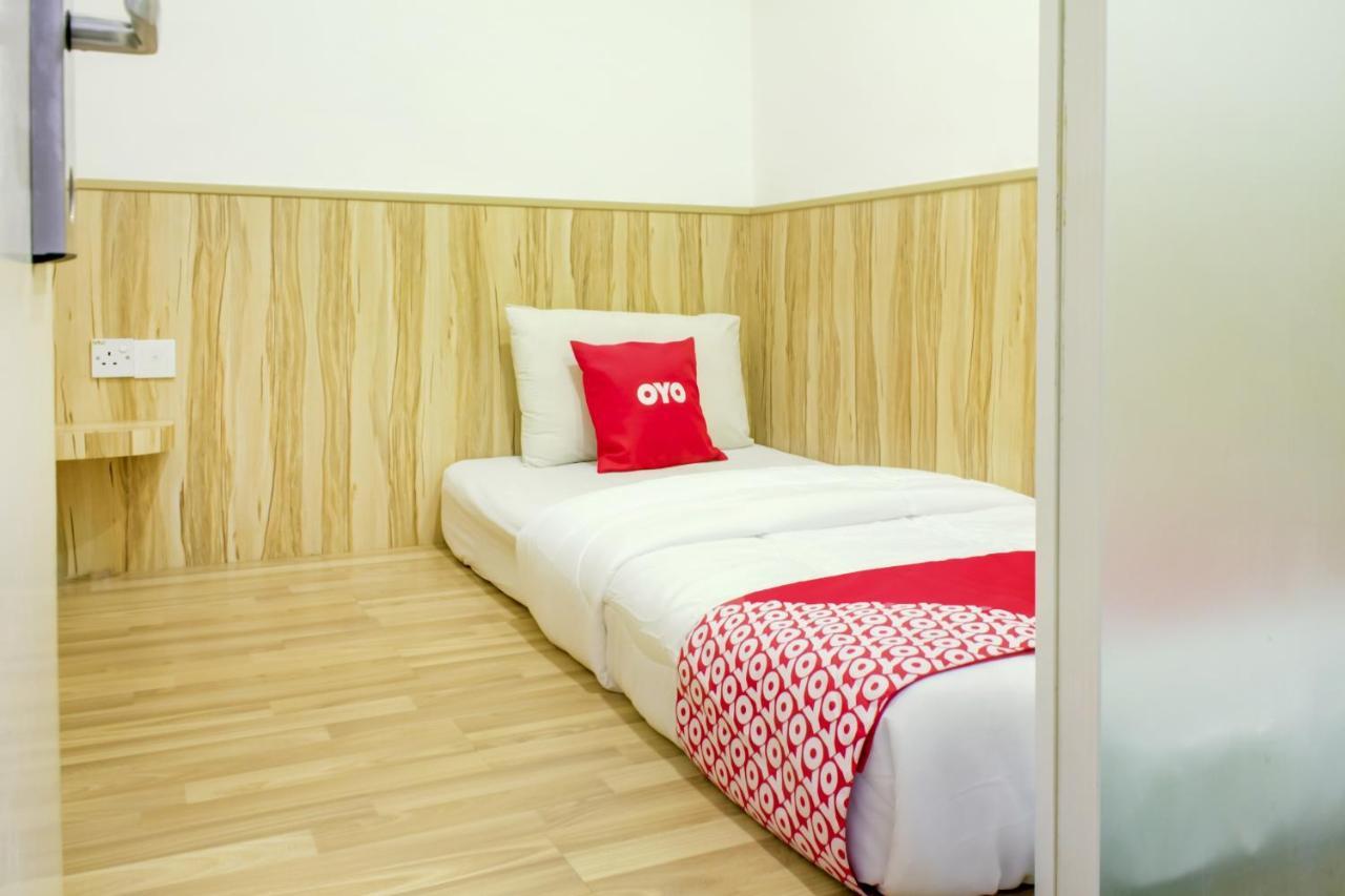 Oyo 90028 Ragula Hotel Johor Bahru Exterior photo